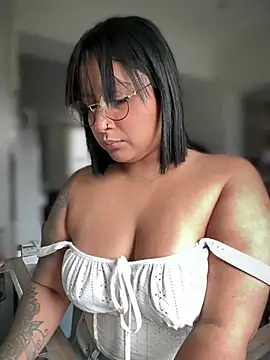 Snapshot of DannaaMeliza chatting on 7, 1, 2025 DannaaMeliza online show from 7, 1, 2025