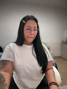 Snapshot of DannaaMeliza chatting on 27, 1, 2025 DannaaMeliza online show from 27, 1, 2025