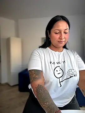 Snapshot of DannaaMeliza chatting on 27, 9, 2025 DannaaMeliza online show from 27, 9, 2025