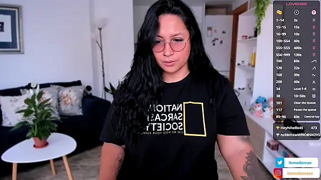 Snapshot of DannaaMeliza chatting on 26, 10, 2025 DannaaMeliza online show from 26, 10, 2025