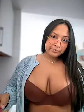 Snapshot of DannaaMeliza chatting on 27, 10, 2025 DannaaMeliza online show from 27, 10, 2025