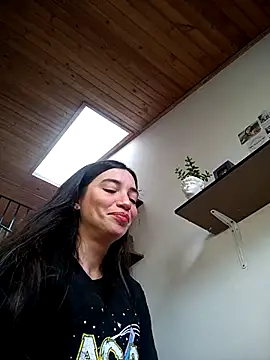 Snapshot of loveuu-bae chatting on 23, 2, 2025 loveuu-bae online show from 23, 2, 2025