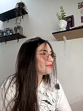 Snapshot of loveuu-bae chatting on 7, 3, 2025 loveuu-bae online show from 7, 3, 2025
