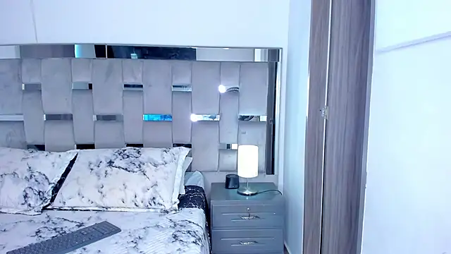 Snapshot of Cammiila chatting on 7, 11, 2025 Cammiila online show from 7, 11, 2025