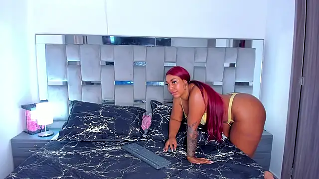 Snapshot of Cammiila chatting on 5, 12, 2025 Cammiila online show from 5, 12, 2025