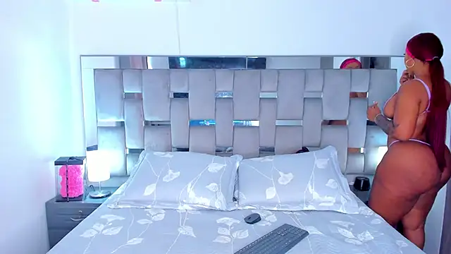 Snapshot of Cammiila chatting on 14, 12, 2025 Cammiila online show from 14, 12, 2025