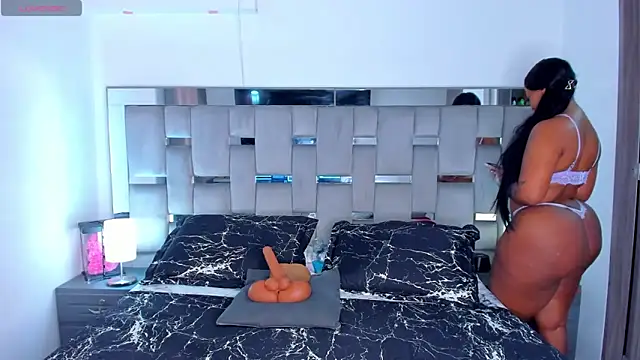 Snapshot of Cammiila chatting on 2, 3, 2026 Cammiila online show from 2, 3, 2026