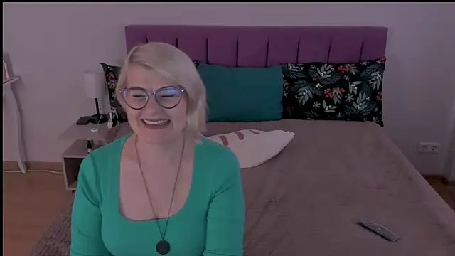 sabrinamacmarren online show from 9, 2, 2025