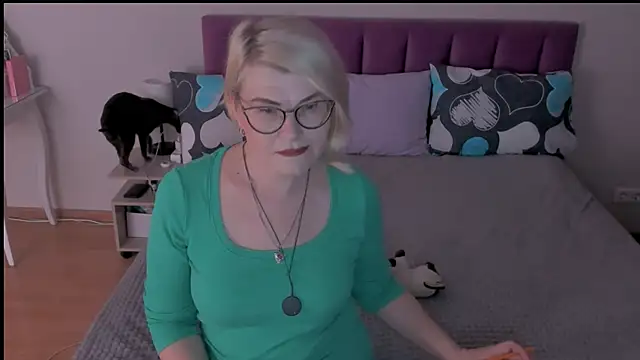 sabrinamacmarren online show from 18, 2, 2025