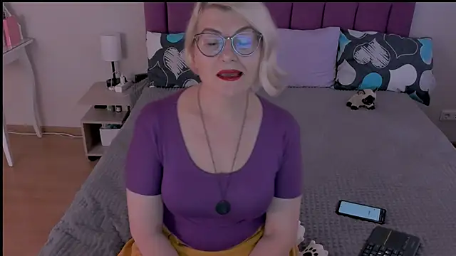 sabrinamacmarren online show from 24, 2, 2025