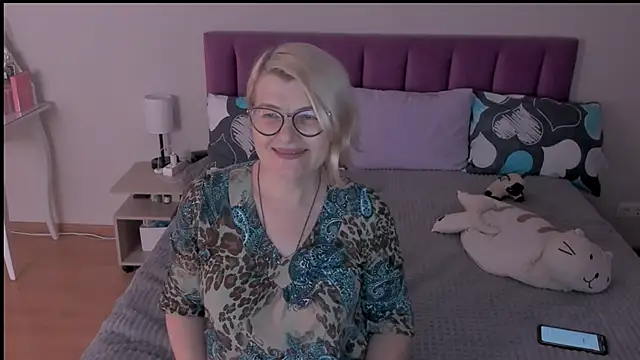 sabrinamacmarren online show from 24, 2, 2025