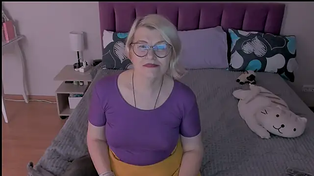 sabrinamacmarren online show from 25, 2, 2025