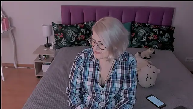 sabrinamacmarren online show from 7, 3, 2025