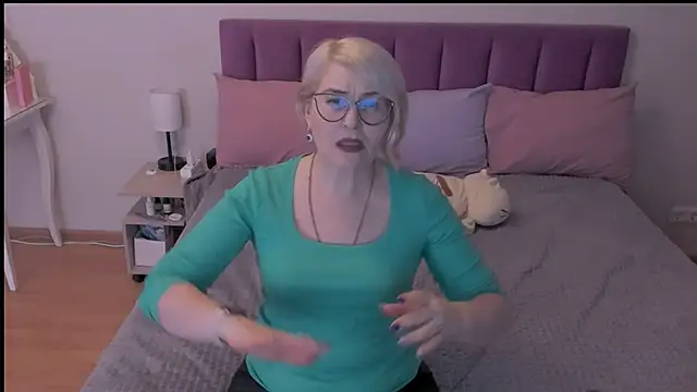 sabrinamacmarren online show from 10, 3, 2025