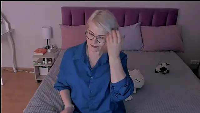 sabrinamacmarren online show from 11, 3, 2025