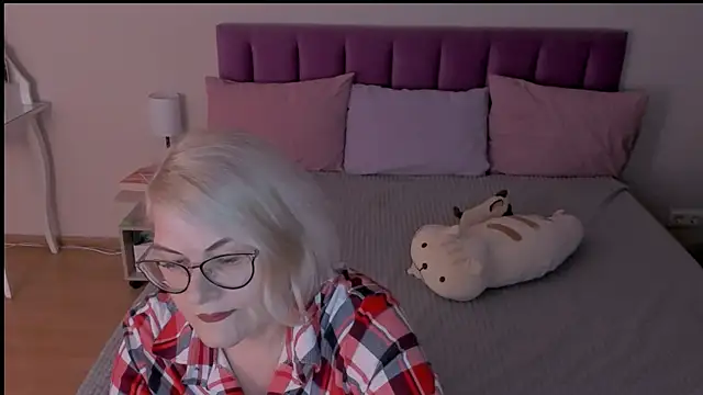 sabrinamacmarren online show from 15, 3, 2025