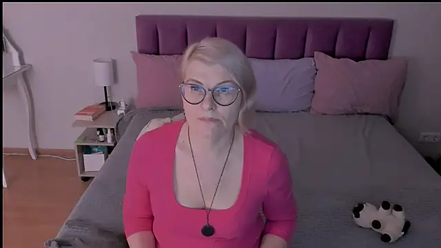 sabrinamacmarren online show from 18, 3, 2025