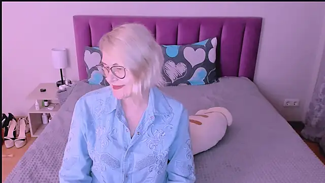 sabrinamacmarren online show from 8, 9, 2025