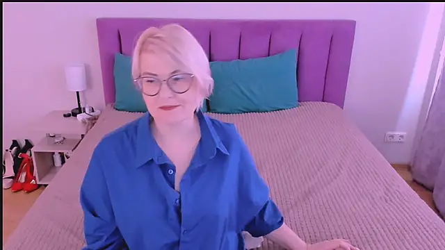 sabrinamacmarren online show from 12, 9, 2025