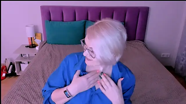 sabrinamacmarren online show from 30, 9, 2025