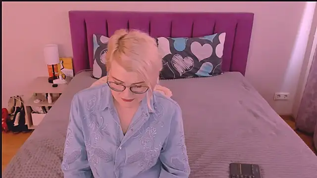 sabrinamacmarren online show from 9, 10, 2025