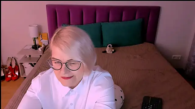 sabrinamacmarren online show from 27, 10, 2025