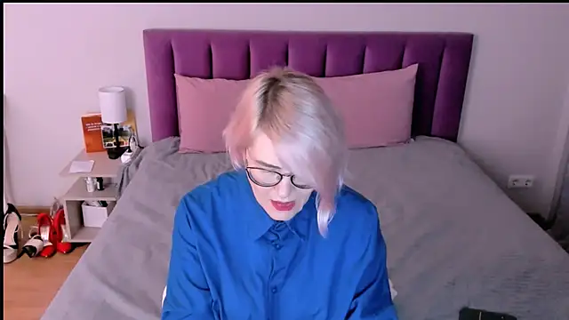 sabrinamacmarren online show from 2, 12, 2025