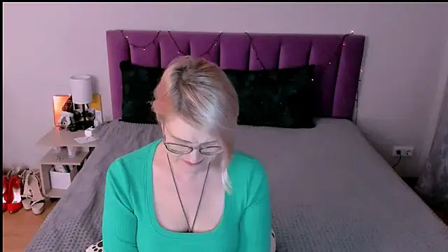 sabrinamacmarren online show from 19, 12, 2025