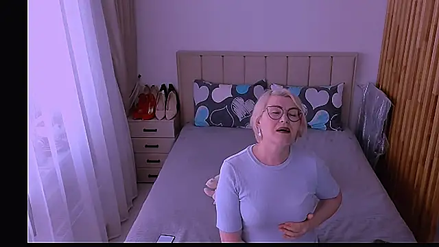 sabrinamacmarren online show from 11, 5, 2026