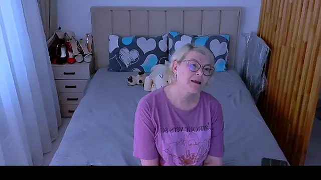 sabrinamacmarren online show from 24, 6, 2026