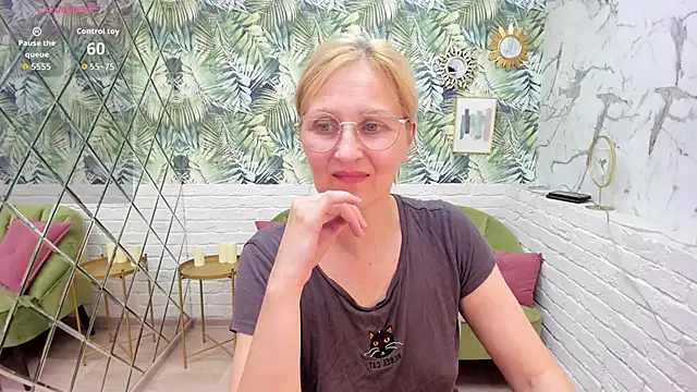 Snapshot of Paris_Cherry chatting on 14, 9, 2025 Paris Cherry online show from 14, 9, 2025