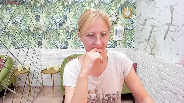 Snapshot of Paris_Cherry chatting on 16, 9, 2025 Paris Cherry online show from 16, 9, 2025