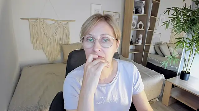 Snapshot of Paris_Cherry chatting on 18, 9, 2025 Paris Cherry online show from 18, 9, 2025