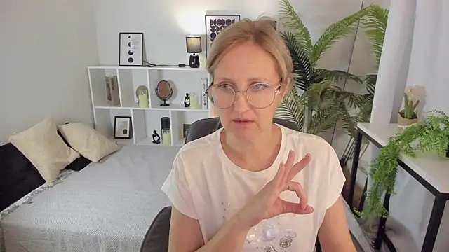 Snapshot of Paris_Cherry chatting on 28, 9, 2025 Paris Cherry online show from 28, 9, 2025