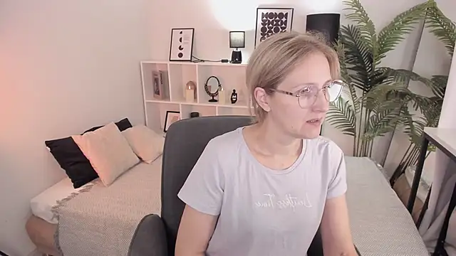 Snapshot of Paris_Cherry chatting on 12, 10, 2025 Paris Cherry online show from 12, 10, 2025