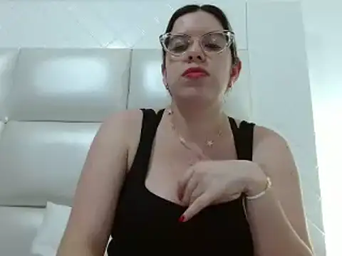 ashlymoon online show from 4, 1, 2025