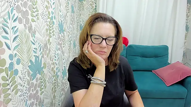 Snapshot of LeaPure chatting on 13, 9, 2025 LeaPure online show from 13, 9, 2025