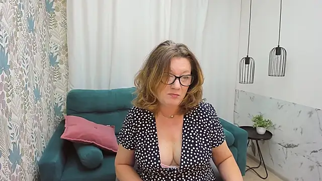 Snapshot of LeaPure chatting on 2, 11, 2025 LeaPure online show from 2, 11, 2025