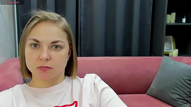 Snapshot of TataArdent chatting on 3, 3, 2025 TataArdent online show from 3, 3, 2025