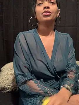 Snapshot of Rakiyahcharms chatting on 12, 1, 2025 Rakiyahcharms online show from 12, 1, 2025