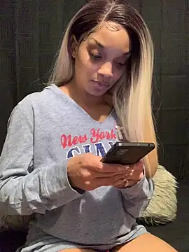 Snapshot of Rakiyahcharms chatting on 1, 3, 2025 Rakiyahcharms online show from 1, 3, 2025