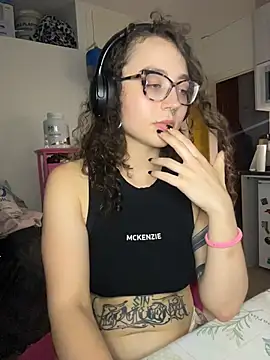 ladyturtle online show from 15, 6, 2026