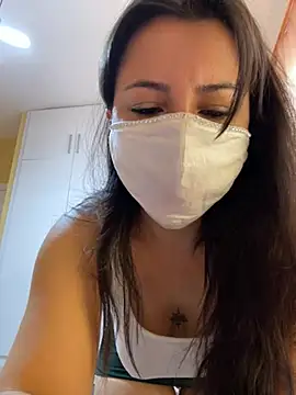 White-Petite online show from 10, 6, 2026