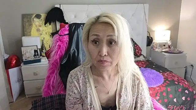 Snapshot of RoxalanaStar chatting on 15, 6, 2026 RoxalanaStar online show from 15, 6, 2026
