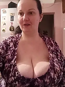 Snapshot of BustyLadyAlma chatting on 4, 2, 2026 BustyLadyAlma online show from 4, 2, 2026