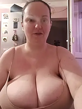 Snapshot of BustyLadyAlma chatting on 26, 2, 2026 BustyLadyAlma online show from 26, 2, 2026