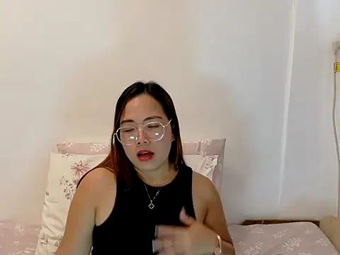 Snapshot of BURBERRY69 chatting on 12, 5, 2026 BURBERRY69 online show from 12, 5, 2026
