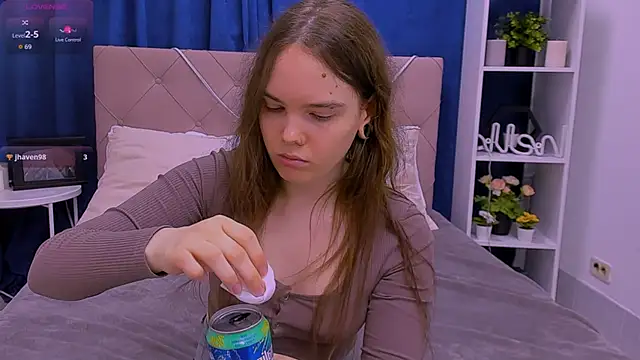 Janie JJ Curvie online show from 1, 2, 2026