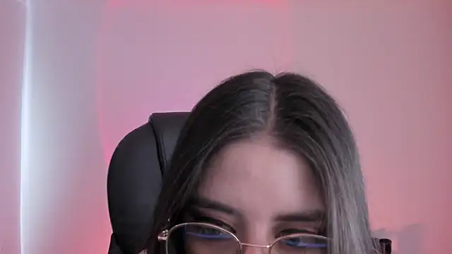 HazelKush online show from 22, 9, 2025