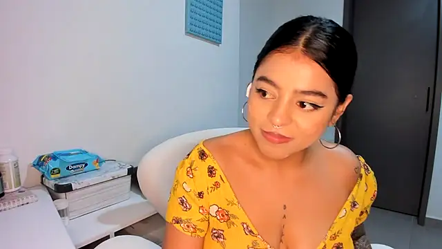 Snapshot of Naiara_sex chatting on 1, 3, 2025 Naiara sex online show from 1, 3, 2025